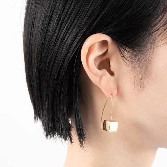 ゴールドキューブピアス Last Dance