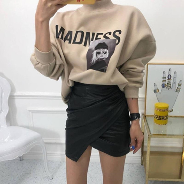 ハイネック ロゴプリント ボリューム スウェット トレーナー 春トップス 長袖 カットソー レディース ビッグシルエット オーバーサイズ ゆったり 可愛い ドロップショルダー Officewalaa オフィスワラア レディースファッション スタイル