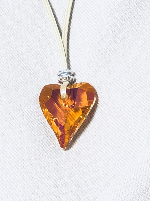 オレンジハートのスワロフスキーペンダント Hidamaricafe