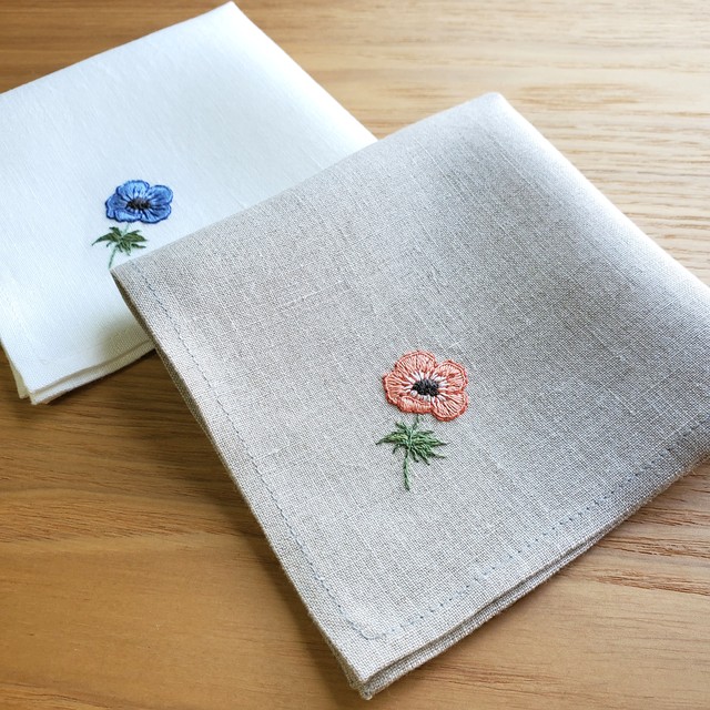 アネモネの刺繍 ミシン仕立てのリネンハンカチ 名入れ サイズ変更 ハンドメイド 刺繍 ハンカチ ハチの針