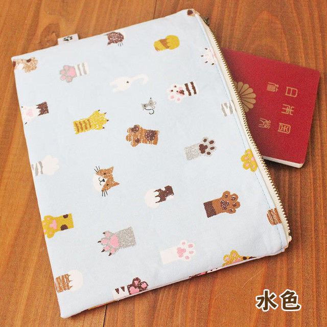 ホワイトアンドピーチ 肉球と猫柄のぺたんこポーチ 肉球グッズ 猫雑貨 肉球雑貨ホワイトアンドピーチ