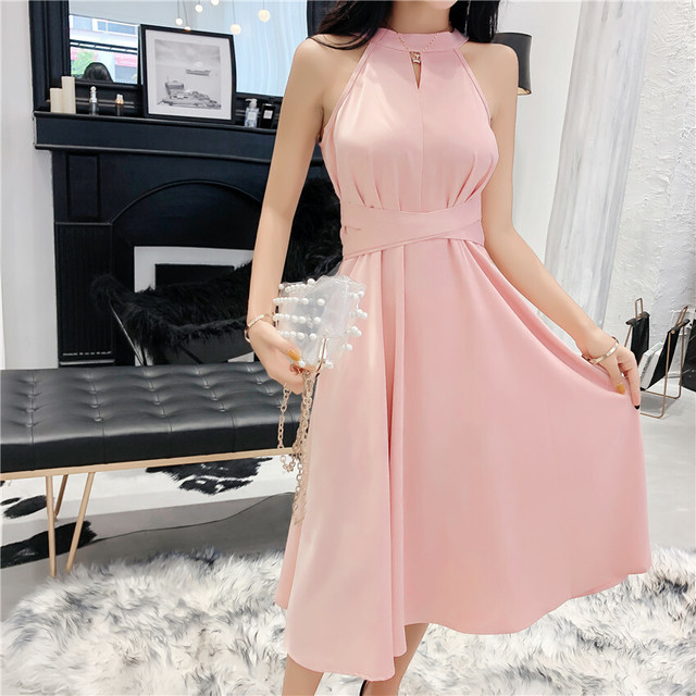 ホルターネック ワンピース コーデ