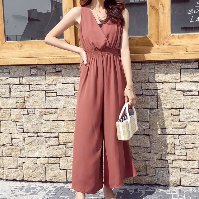 オールインワン サロペット パンツ ワンピース ガウチョ ノースリーブ フレア ワンピ ドレス カジュアル ゆったり 体型カバー 春 夏 秋 無地 可愛い 大人可愛い ナチュラル シンプル リゾート ルームウェア お出かけ デート 通勤 通学 ロング丈 マキシ丈 ワイドパンツ