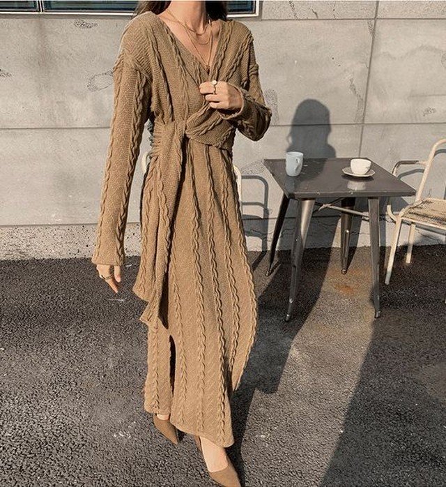 ワンピース ロングワンピース ニットワンピース ロング丈 マキシ丈 長袖 Vネック ケーブル編み カシュクール風 ツイスト リボン 無地 シンプル カジュアル 大人 こなれ感 ラフ ゆるカジ ブラウン ブラック Preirie East プレイリー イースト