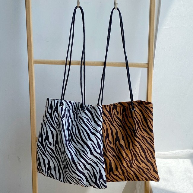 送料無料 レディース バッグ ショルダーバッグ アニマル柄 ヒョウ柄 ゼブラ柄 コットン おしゃれ Ustr