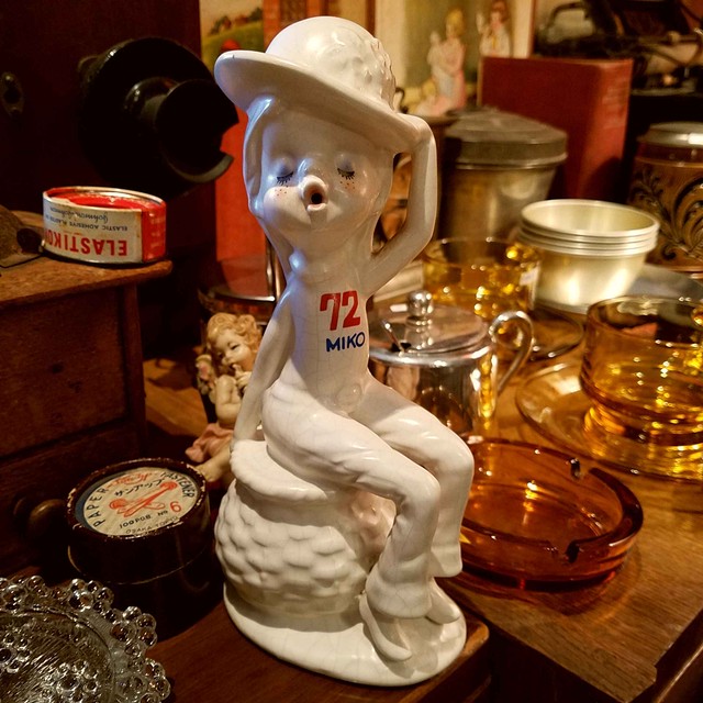 昭和レトロな女の子の陶器製貯金箱 旧式生活雑貨店 神戸トランヂスタ