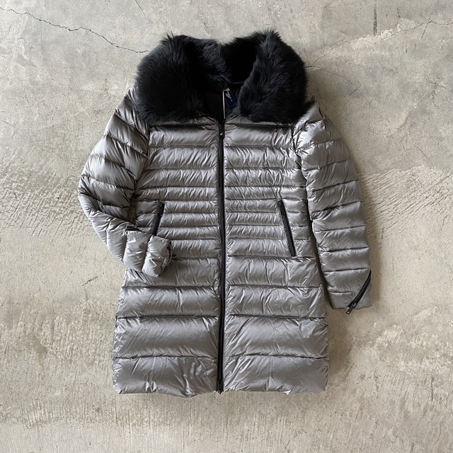 Montereggi モンテレッジ まるで暖かい空気を纒ったようで着ていることを忘れるほどの軽量感 リアルファー襟 ウルトラライトダウンコート いつでも輝いていたい そんな女性の為のセレクトショップm Sple エムスプレ