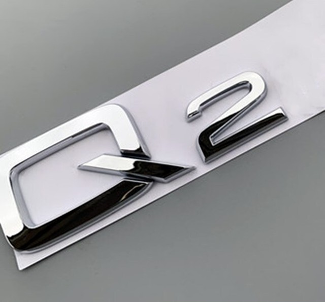 アウディ Audi リア アルファベット エンブレム Q2 Q3 Q5 Q7 Q8 艶あり シルバー 貼り付けタイプ 欧車パーツ Oem輸入品 欧車 パーツ