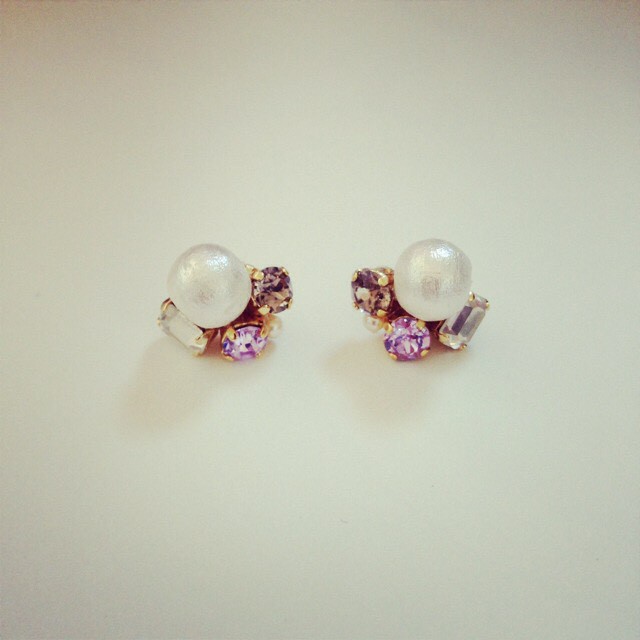 バックキャッチのコットンパールピアス Violuka