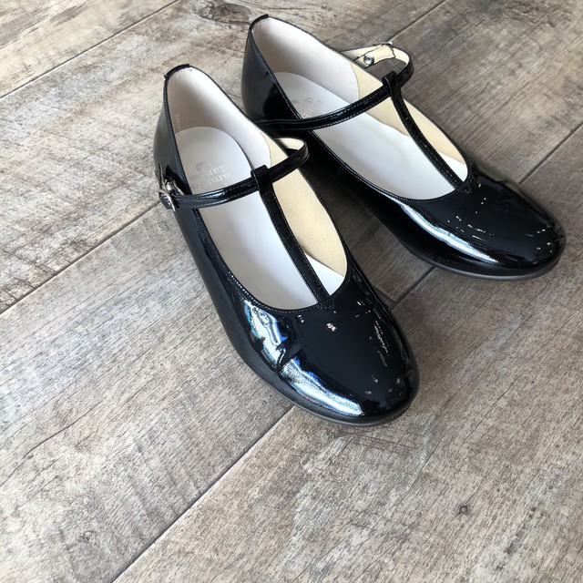 Ramble Dance エナメルtストラップシューズ Inside Her Head