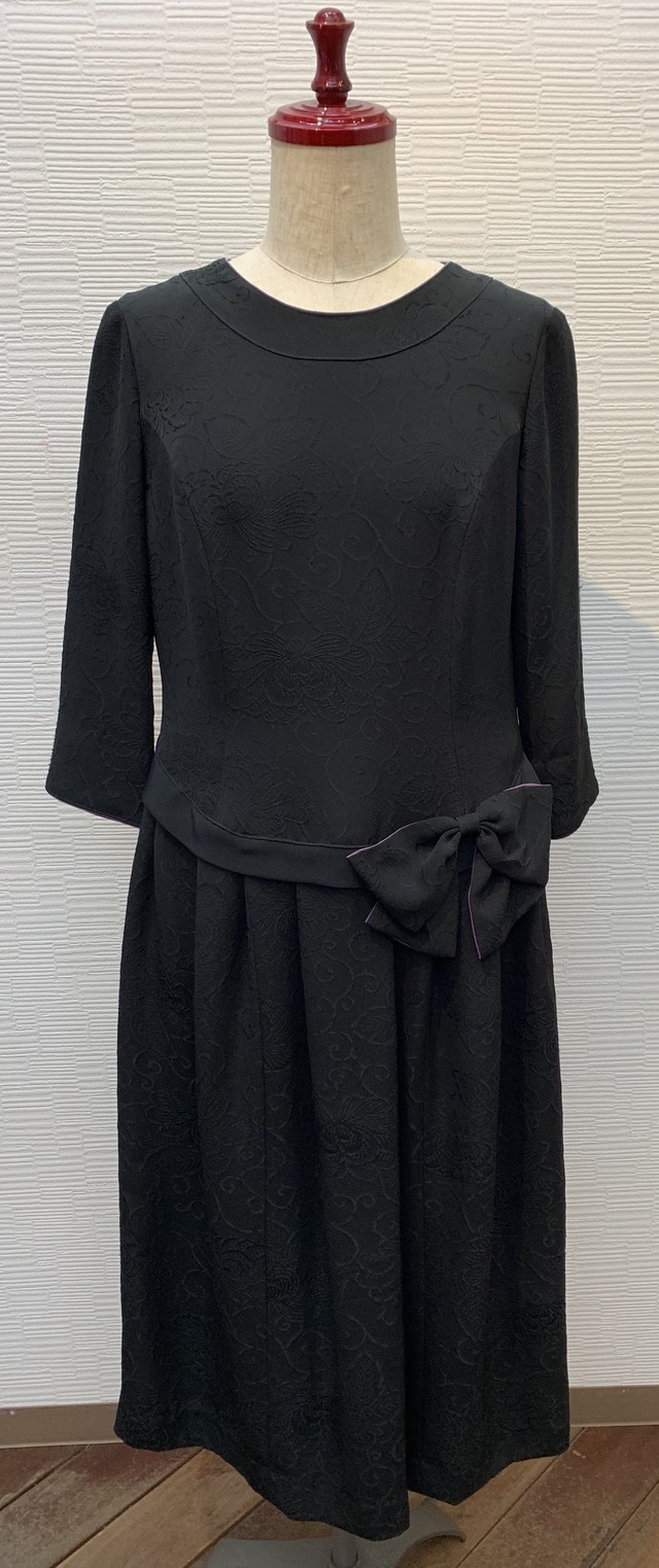 ワンピース 黒無地 着物リメイク ローウェスト切替リボン Madame Lila 着物リメイク なすの花