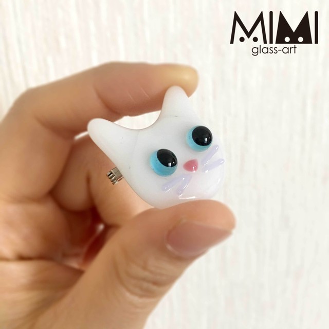 ガラス 白猫ブローチ Mimi Glassart