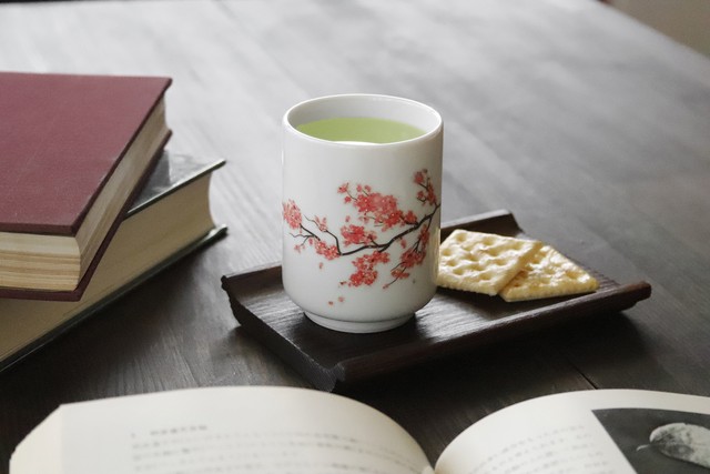 3j028 12b 温感湯呑 桜 春 お茶 演出 インスタ映え 感動 茶 贈り物 誕生日 プレゼント 丸モ高木陶器 温度をデザインに 美味しいをデザインに