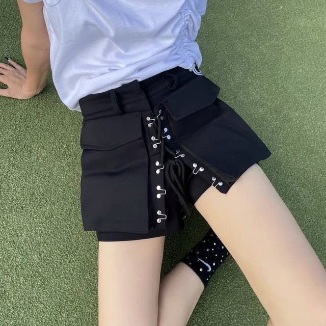 design metal fitting short pants