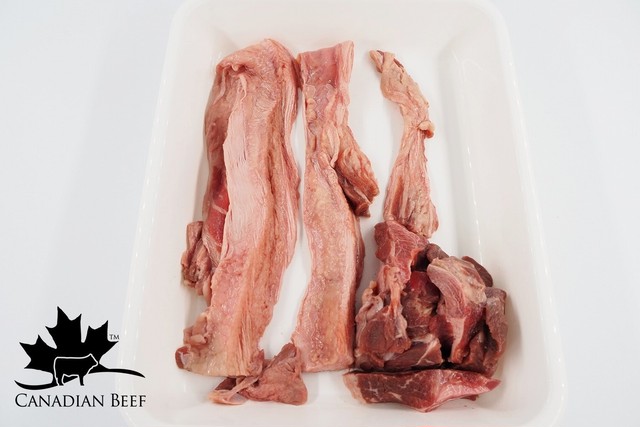 煮込んでトロトロ!牛スジ肉【カナダビーフ】500gアップ