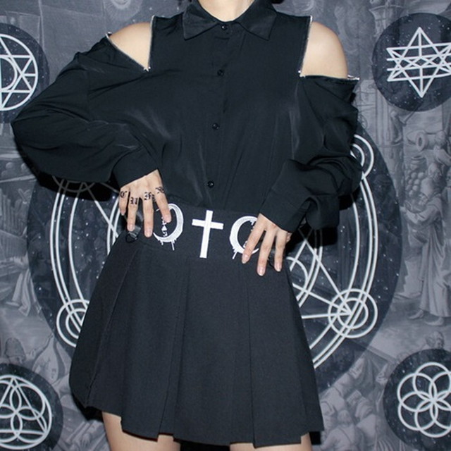 ゴシック プリーツ スカート ショート丈 闇十字架 刺繍 黒コーデ 病み可愛い 原宿系 ストリート系 韓国 オルチャン 天使と悪魔 サブカル系ファッション Seasonz