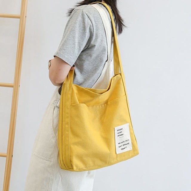 トートバッグ レディース メンズ キャンパストートバッグ 春夏 秋冬 春 夏 秋 冬 黒 白 バッグ トート ロゴ シンプル かばん ママバッグ 部活 合宿 旅行 通学 学校バッグ 大学生 高校生 中学生 ユニセックス 男の子 女の子 B4 ホワイト