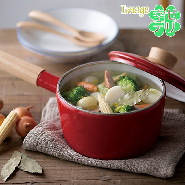 レッドリーフ Ihも直火も使える お洒落な赤のソースパン ソースパン1 6l 1個 結婚祝い 引出物 内祝い 母の日 テーブルウェア キッチン用品 ギフト M P7 32 008 07 長期休暇を除き4 7日で出荷予定 幸せデリバリー リングピローなどの結婚式アイテム 手芸用品の