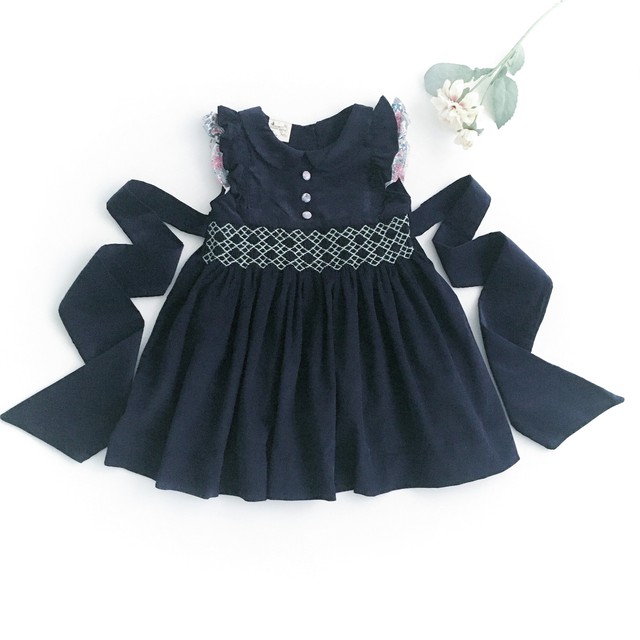 在庫100 110 スモッキングワンピース ネイビーコーデュロイ 包みボタン ダブルフリル襟 Heart Spring スモッキングワンピース と可愛い子供服