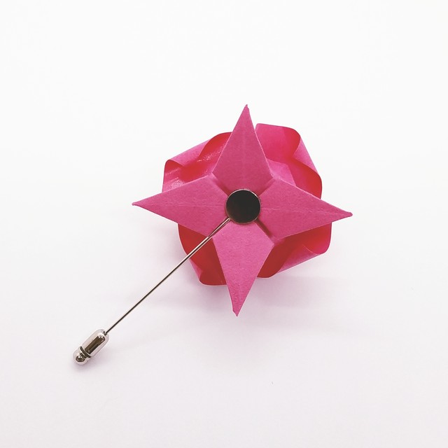 折り紙のバラピンブローチ 色名 ベリーピンク Rbi Flower Art ラビフラワーアート