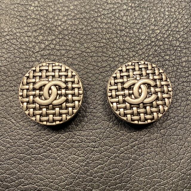 ロック ニットで編まれたようなデザインのシルバーボタン Restyle