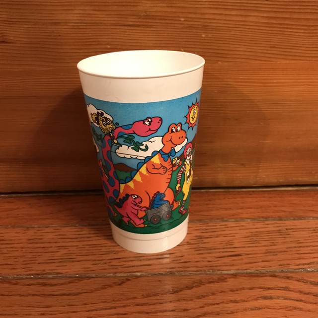 1992年製 マクドナルド ダイナソーカップ ヴィンテージ雑貨 ミールトイ 恐竜の絵 Honey Antique ヴィンテージ アメリカン雑貨 アンティーク アメトイ インテリア小物 ミールトイのお店