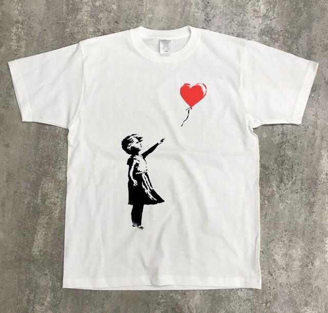 赤い風船に手を伸ばす少女 バンクシー Tシャツ ロンドン オークションハウス サザビーズ 140万ドル ストリートアート 覆面画家 シュレッダー アート 有名 作品 Astorejapan