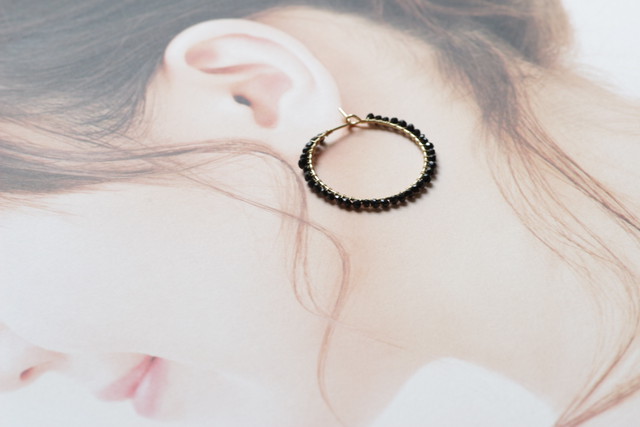 ブラックスピネル 大人黒のフープピアス Ayuujewelry