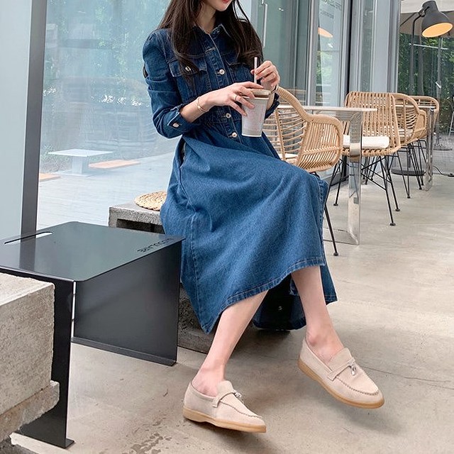 デニムワンピース シャツワンピ 長袖 ロング丈 ミモレ丈 カジュアル 無地 フレア Aライン タック シンプル フロントボタン デート おしゃれ 大人 可愛い ワンピの里