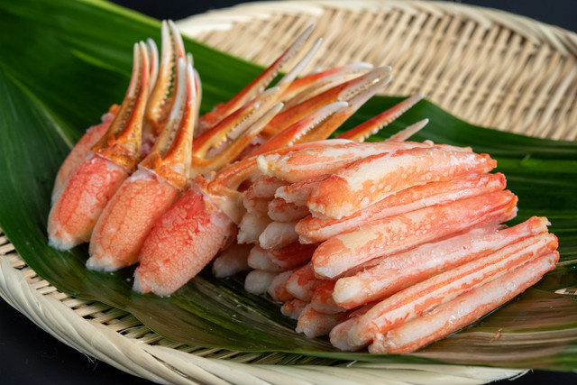 【味はしっかり 旨味は極上】ボイル本ズワイガニ脚・爪 むき身600g(送料込)