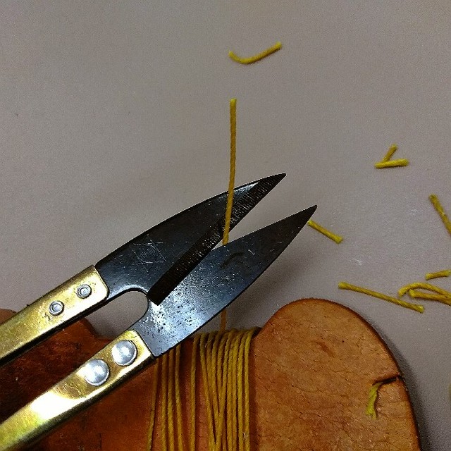 鬼のように切れる糸切りバサミ And Leather 初心者 中級者のための革素材 レザークラフト用品のお店