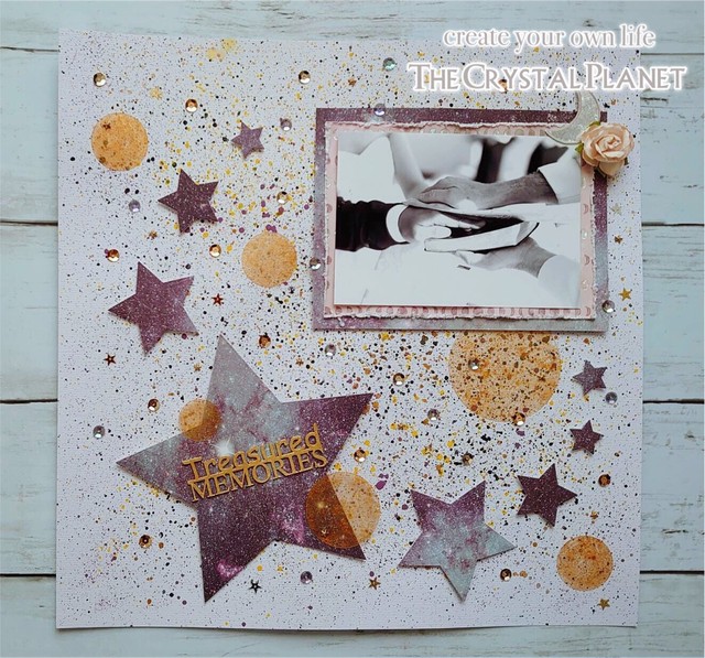 思い出をお部屋に飾って楽しむ Treasured Memories スクラップブッキング12インチ完成品 写真 思い出 ペーパークラフト クリスマスプレゼント 大切な人へ 贈り物 ギフト The Crystal Planet