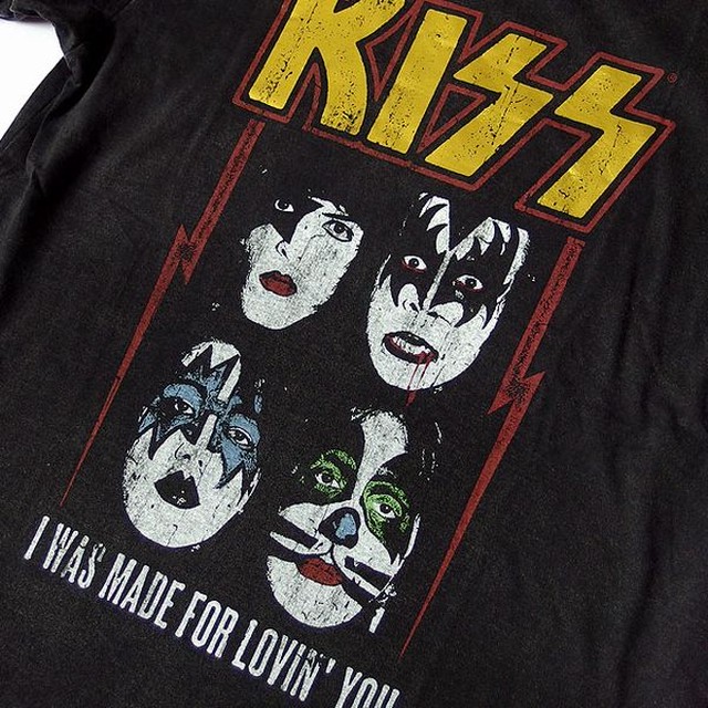 半袖 Tシャツ カットソー トップス メンズファッション 注目度抜群 伝説 ロックバンド Kiss キッス ハードウォッシュ 金箔ロゴプリント ダンス ロック系コーデ バンドメンバー イラスト バンドt 色落ち ビンテージ感抜群 夏フェスコーデ オススメ 正規ライセンス 並行輸入