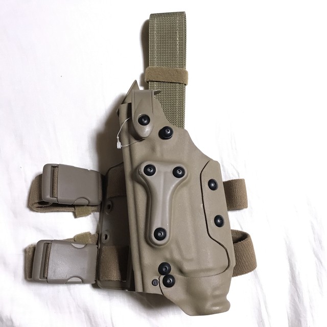 米軍放出品 Safariland 6034 7712 Sig P226 W Insaight M3x M6x レッグホルスター 左用 Fde サファリランド ミリタリー サープラス Savanna