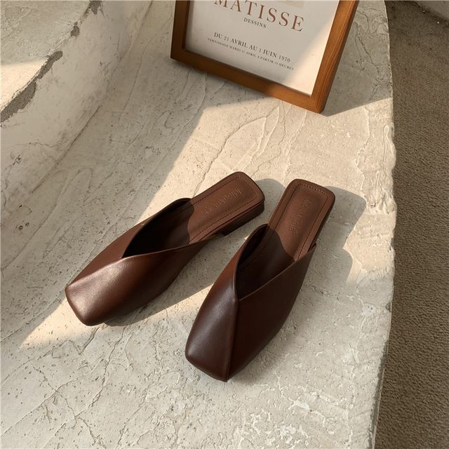 レザースリッパサンダル サンダル フラットシューズ シューズ レディース 靴 Vカット ローヒール レザー 楽チン カジュアル 大人カジュアル 春 夏 Officewalaa オフィスワラア レディースファッション スタイル