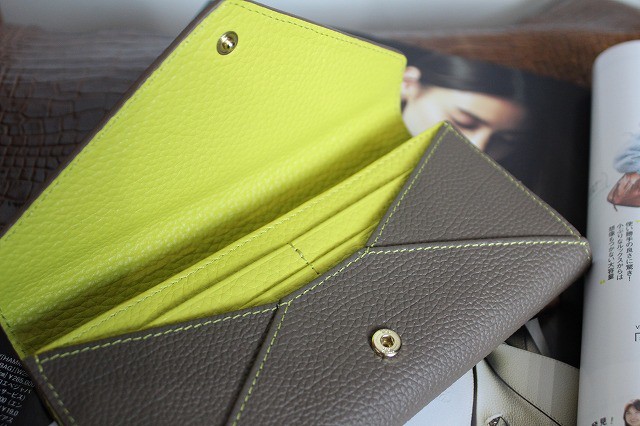 人気 使いやすくて便利 レディース長財布 ２カラーです Carina Stores