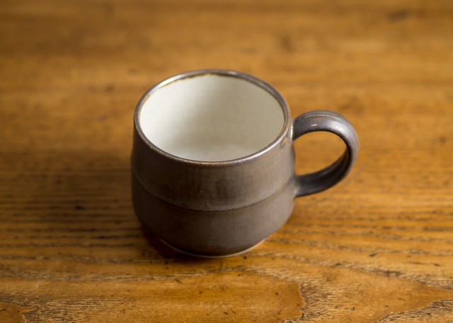 掛分けコーヒーカップ(外茶内白)(マグカップ)/鈴木美佳子