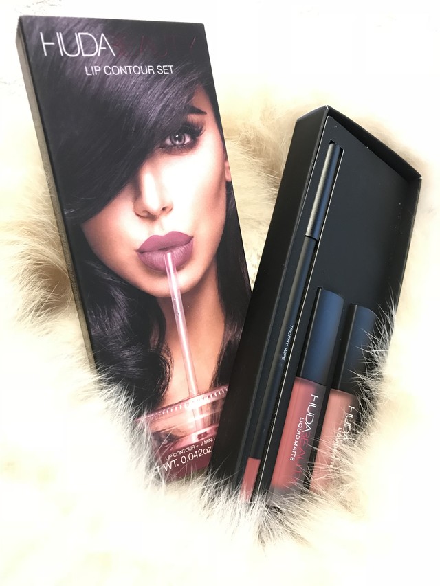 Huda Beauty ããªã¦ããã»ã¬ãã®æ§ãª ã·ã£ããå