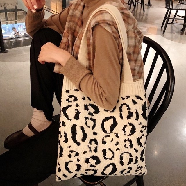 910 秋冬コーデのポイント使いにおススメなレオパード柄のニットトートバッグ オフホワイト 海外のプチプラきれいめカジュアルレディースファッション Pakaian Lucu 海外のプチプラきれいめカジュアルレディースファッション Pakaian Lucu