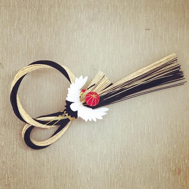 正月飾り 鶴と和玉 水引黒 つまみ細工 和花