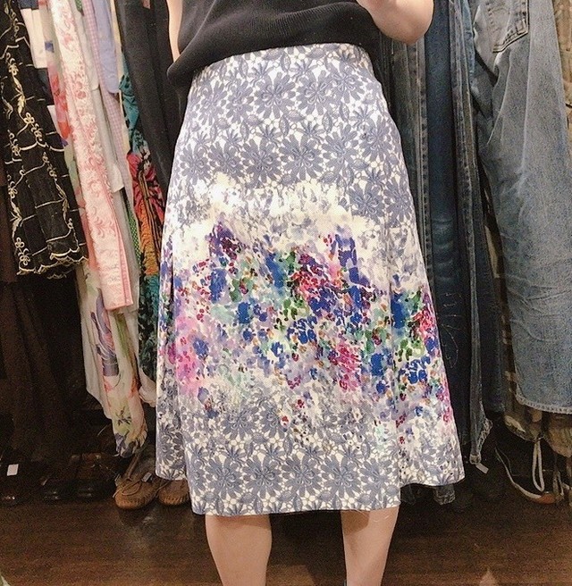 Scapa スカート 白 青系花柄 スキャパ Uta