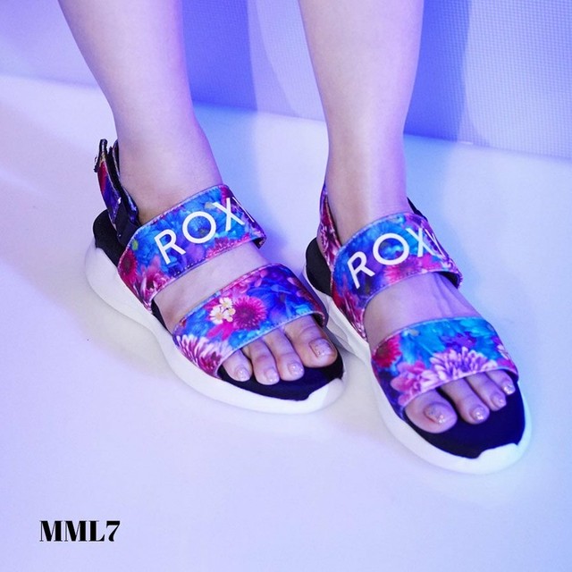 Rsd ロキシー M Mika Ninagawa Sandal 2 サンダル レディース シューズ 新作 かわいい靴 おしゃれ 23 24 25 人気ブランド Roxy Beachdays Okinawa