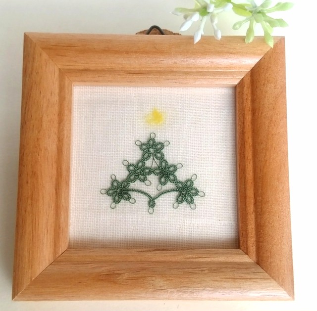 タティングレース 壁掛け 緑 インテリア クリスマスツリー 額縁 フレーム 雑貨 シンプル かわいい ナチュラル Lace Shop 糸しずく