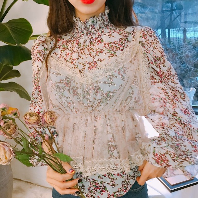 〈カフェシリーズ〉フローラルシフォンシャツ×レースメッシュビスチェ【floral chiffon shirt × lace mesh bustier】