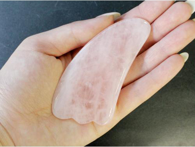 美容 カッサ かっさ 天然石 ローズクオーツ 天使の羽 スキンケア Happiness Stone Pchee