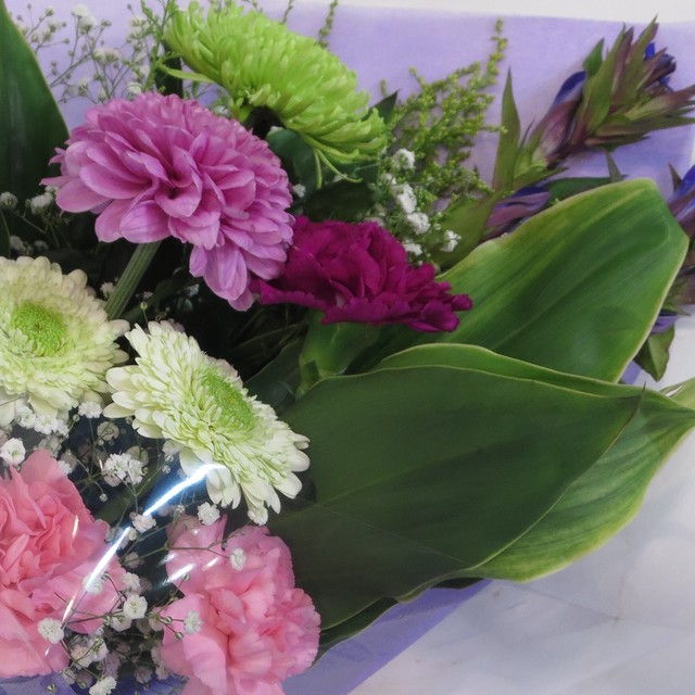 仲良しだったワンコちゃんや猫ちゃんのためのお供えの花束 フラワーブティック さいとう