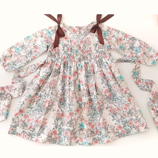 仕立屋コラボ ブラウンリボン シャーリングワンピース Heart Spring スモッキングワンピースと可愛い子供服