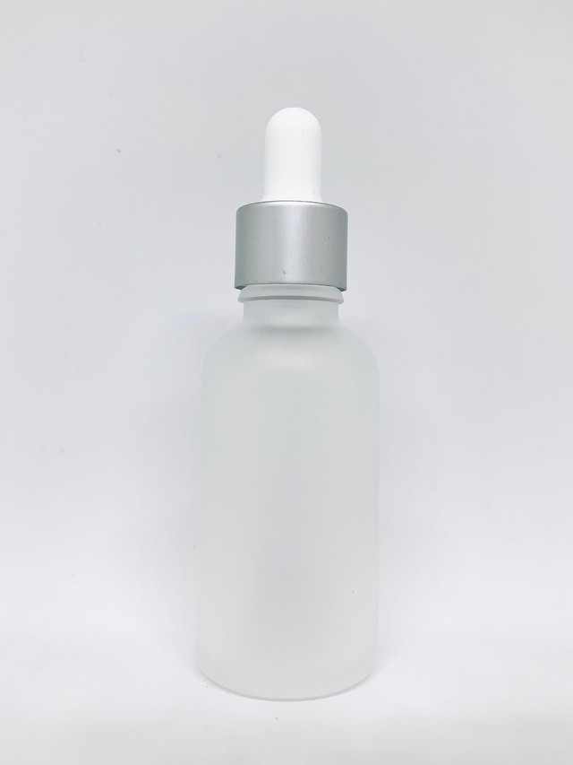スポイトボトルグラス 30ml 高級 フロスト加工 シルバー 遮光瓶 ホワイト 白 ガラス製 化粧水 コスメ アロマ エッセンシャルオイル 精油 詰め替え 詰替 レソンシエル ジャポン レソポン
