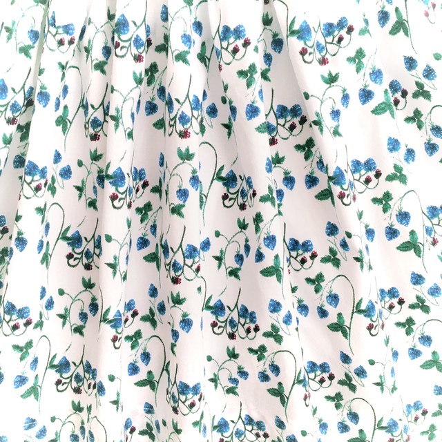 スモッキングワンピース リバティ風 ストロベリー フィールズ ツインリボンワンピース Heart Spring スモッキングワンピース と可愛い子供服