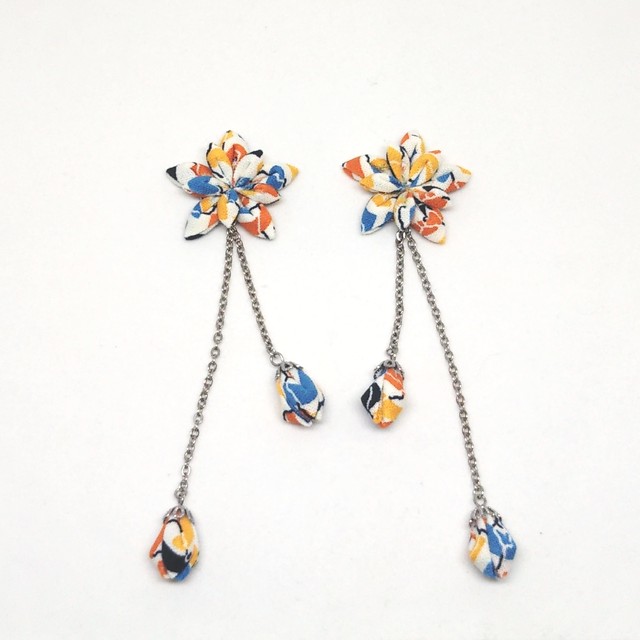 揺れるつぼみ 青紅葉の襲 あおもみじのかさね つまみ細工 ピアス イヤリング 和モダンアクセサリー さきををる